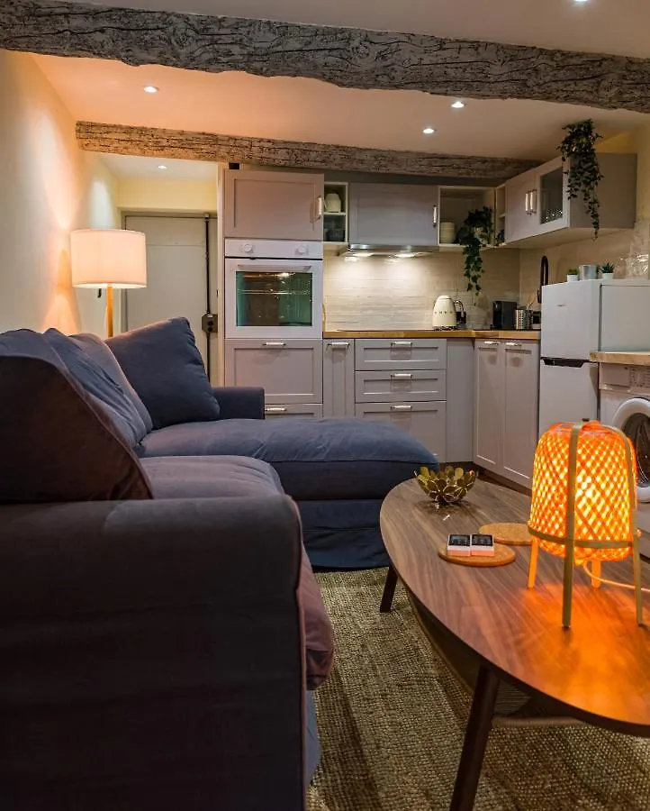 Nice Vieille Ville Appartement Neuf Et Cosy, Deux Chambres, 6 Couchages
