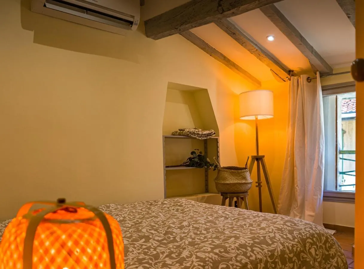 Nice Vieille Ville Appartement Neuf Et Cosy, Deux Chambres, 6 Couchages
