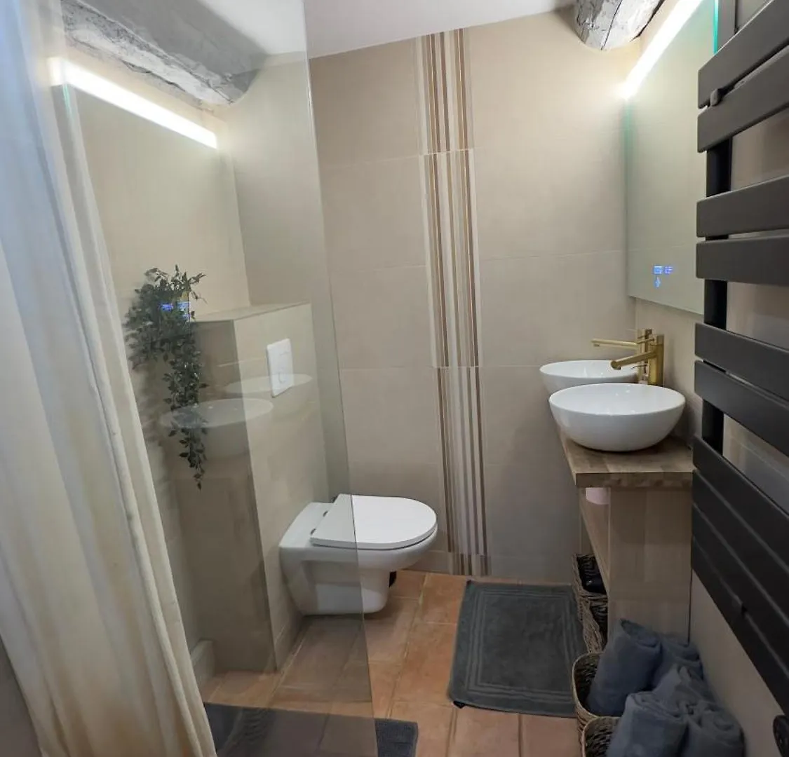 Nice Vieille Ville Appartement Neuf Et Cosy, Deux Chambres, 6 Couchages