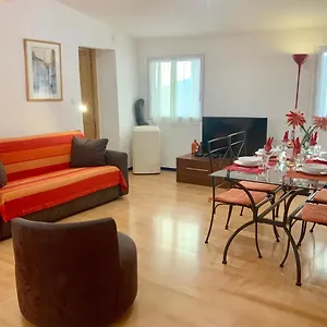 Very Cosy Flat In Heart Of Old Town Of Near Apartment